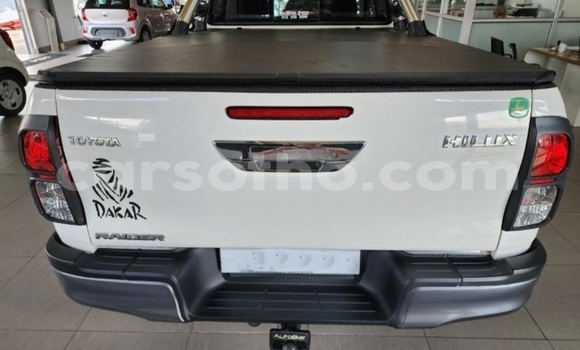 Sayi Na hannu Toyota Hilux White Mota in Maputsoe a Leribe Sayi Na hannu Toyota Hilux White Mota in Maputsoe a Leribe