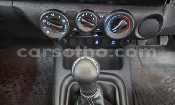 Sayi Na hannu Toyota Hilux White Mota in Maputsoe a Leribe Sayi Na hannu Toyota Hilux White Mota in Maputsoe a Leribe