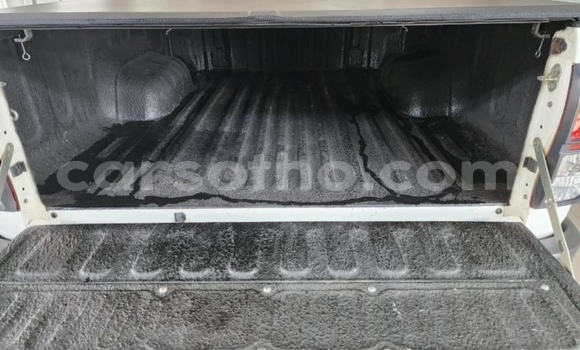 Sayi Na hannu Toyota Hilux White Mota in Maputsoe a Leribe Sayi Na hannu Toyota Hilux White Mota in Maputsoe a Leribe