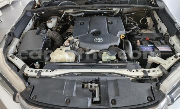 Sayi Na hannu Toyota Hilux White Mota in Maputsoe a Leribe Sayi Na hannu Toyota Hilux White Mota in Maputsoe a Leribe