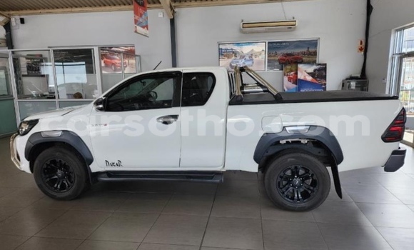 Sayi Na hannu Toyota Hilux White Mota in Maputsoe a Leribe Sayi Na hannu Toyota Hilux White Mota in Maputsoe a Leribe