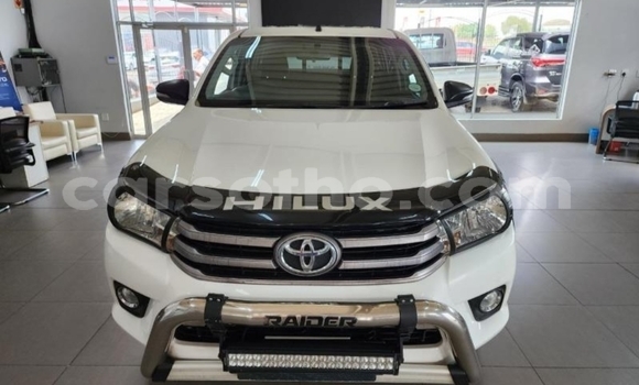 Sayi Na hannu Toyota Hilux White Mota in Maputsoe a Leribe Sayi Na hannu Toyota Hilux White Mota in Maputsoe a Leribe