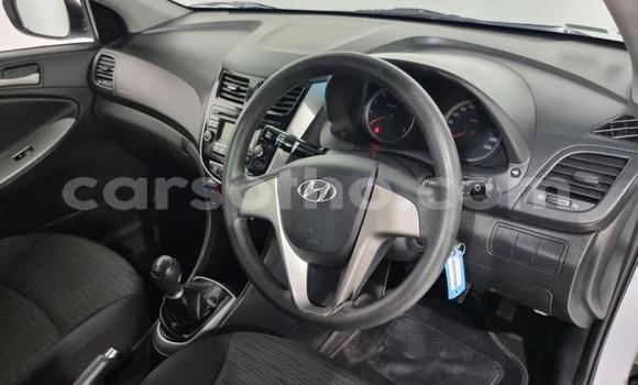 اشتري مستعمل Hyundai Accent White سيارة في Maseru في Maseru اشتري مستعمل Hyundai Accent White سيارة في Maseru في Maseru