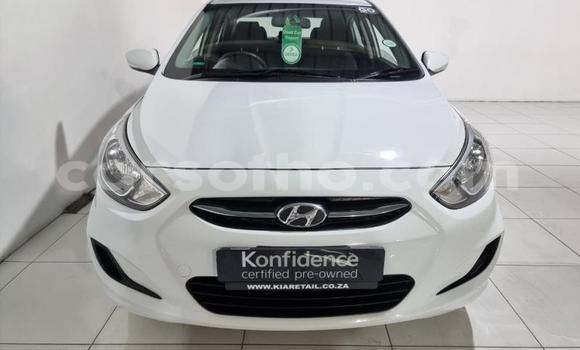 اشتري مستعمل Hyundai Accent White سيارة في Maseru في Maseru اشتري مستعمل Hyundai Accent White سيارة في Maseru في Maseru