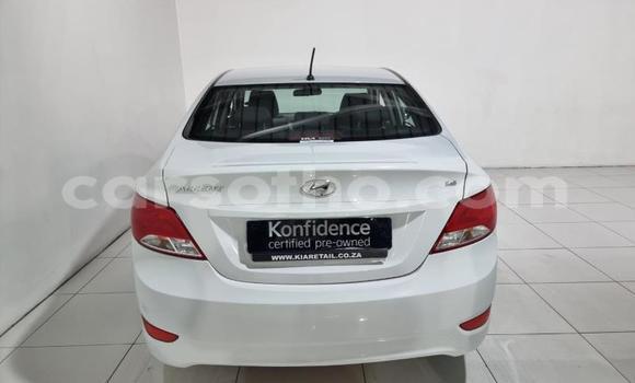 اشتري مستعمل Hyundai Accent White سيارة في Maseru في Maseru اشتري مستعمل Hyundai Accent White سيارة في Maseru في Maseru