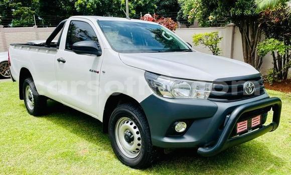 اشتري مستعمل Toyota Hilux White سيارة في Maseru في Maseru اشتري مستعمل Toyota Hilux White سيارة في Maseru في Maseru