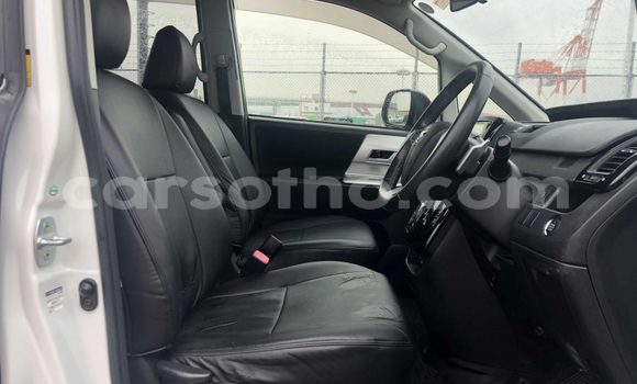 اشتري مستعمل Toyota Noah White سيارة في Maseru في Maseru اشتري مستعمل Toyota Noah White سيارة في Maseru في Maseru