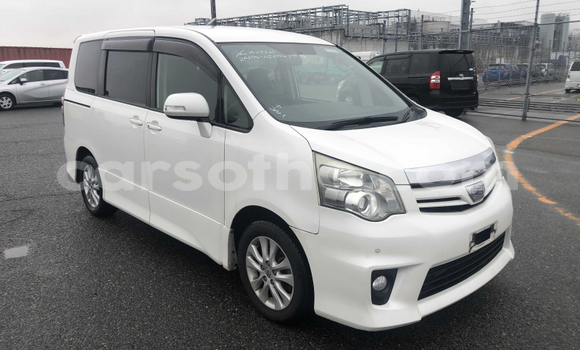 اشتري مستعمل Toyota Noah White سيارة في Maseru في Maseru اشتري مستعمل Toyota Noah White سيارة في Maseru في Maseru