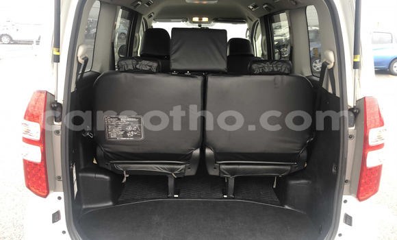 اشتري مستعمل Toyota Noah White سيارة في Maseru في Maseru اشتري مستعمل Toyota Noah White سيارة في Maseru في Maseru