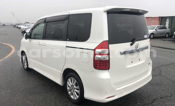 اشتري مستعمل Toyota Noah White سيارة في Maseru في Maseru اشتري مستعمل Toyota Noah White سيارة في Maseru في Maseru