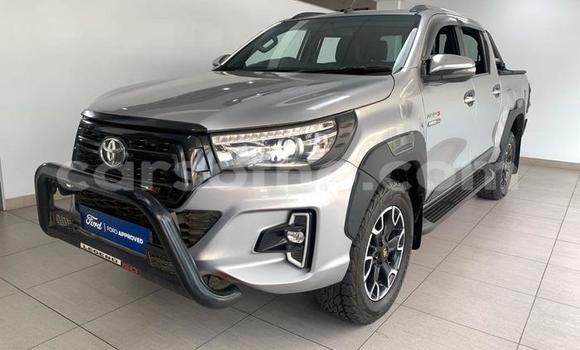Sayi Na hannu Toyota Hilux Silver Mota in Maseru a Maseru