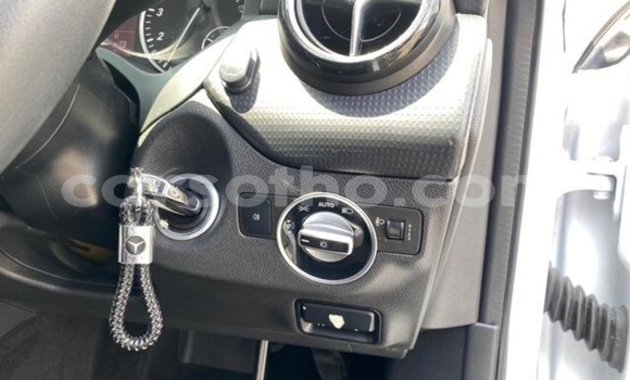 Acheter Occasion Voiture Mercedes-Benz A200 Blanc à Maputsoe, Leribe Acheter Occasion Voiture Mercedes-Benz A200 Blanc à Maputsoe, Leribe