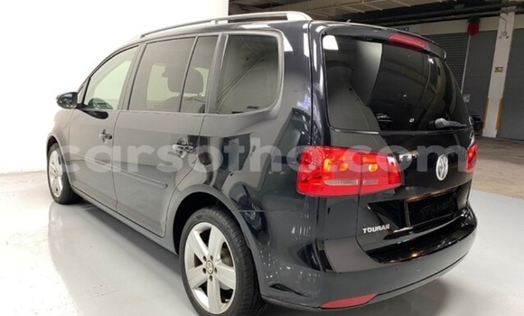 Sayi Na hannu Volkswagen Touran Black Mota in Butha–Buthe a Thaba-Tseka Sayi Na hannu Volkswagen Touran Black Mota in Butha–Buthe a Thaba-Tseka