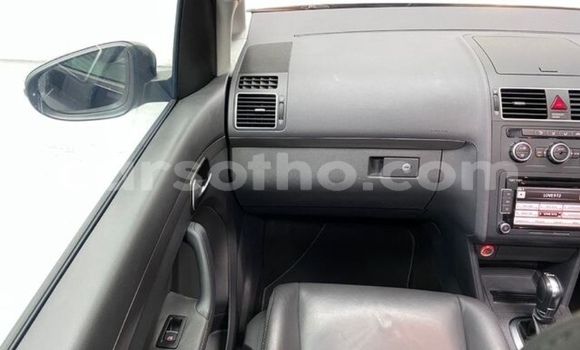 Sayi Na hannu Volkswagen Touran Black Mota in Butha–Buthe a Thaba-Tseka Sayi Na hannu Volkswagen Touran Black Mota in Butha–Buthe a Thaba-Tseka