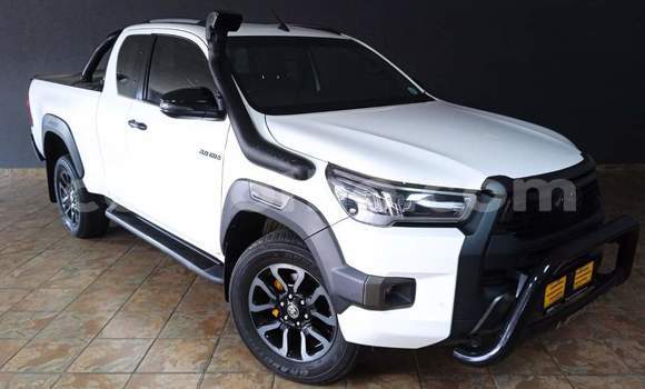 اشتري مستعمل Toyota Hilux White سيارة في Butha Buthe في Butha-Buthe
