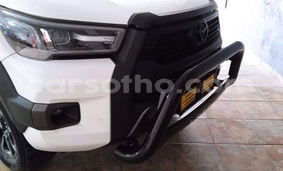 اشتري مستعمل Toyota Hilux White سيارة في Butha Buthe في Butha-Buthe اشتري مستعمل Toyota Hilux White سيارة في Butha Buthe في Butha-Buthe