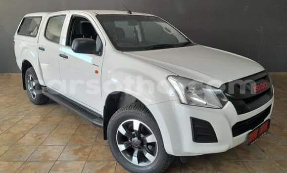 اشتري مستعمل Isuzu KB White سيارة في Roma في Maseru