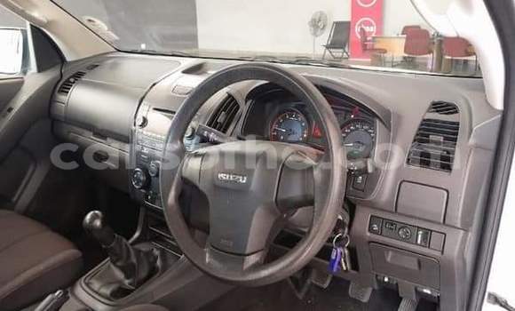 Acheter Occasion Voiture Isuzu KB Blanc à Roma, Maseru Acheter Occasion Voiture Isuzu KB Blanc à Roma, Maseru