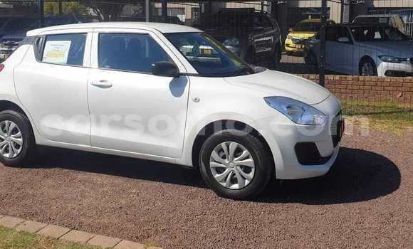 Sayi Na hannu Suzuki Swift White Mota in Mohale's Hoek a Mohale's Hoek Sayi Na hannu Suzuki Swift White Mota in Mohale's Hoek a Mohale's Hoek