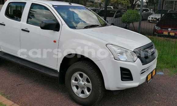 اشتري مستعمل Isuzu KB White سيارة في Hlotse في Leribe