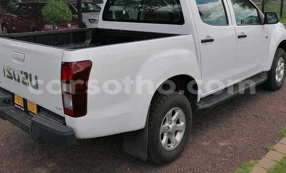 Sayi Na hannu Isuzu KB White Mota in Hlotse a Leribe Sayi Na hannu Isuzu KB White Mota in Hlotse a Leribe