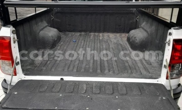 Sayi Na hannu Toyota Hilux White Mota in Hlotse a Leribe Sayi Na hannu Toyota Hilux White Mota in Hlotse a Leribe