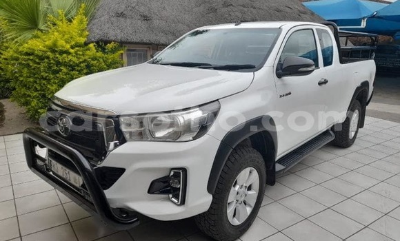Sayi Na hannu Toyota Hilux White Mota in Hlotse a Leribe Sayi Na hannu Toyota Hilux White Mota in Hlotse a Leribe