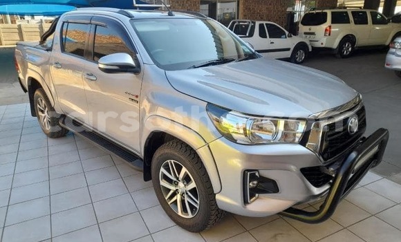 Sayi Na hannu Toyota Hilux Silver Mota in Hlotse a Leribe Sayi Na hannu Toyota Hilux Silver Mota in Hlotse a Leribe