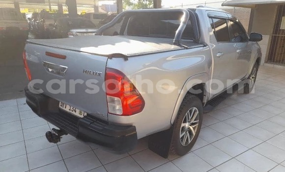 Sayi Na hannu Toyota Hilux Silver Mota in Hlotse a Leribe Sayi Na hannu Toyota Hilux Silver Mota in Hlotse a Leribe