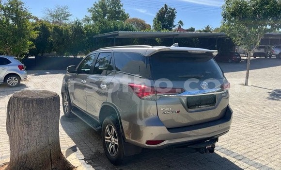 Sayi Na hannu Toyota Fortuner Silver Mota in Hlotse a Leribe Sayi Na hannu Toyota Fortuner Silver Mota in Hlotse a Leribe
