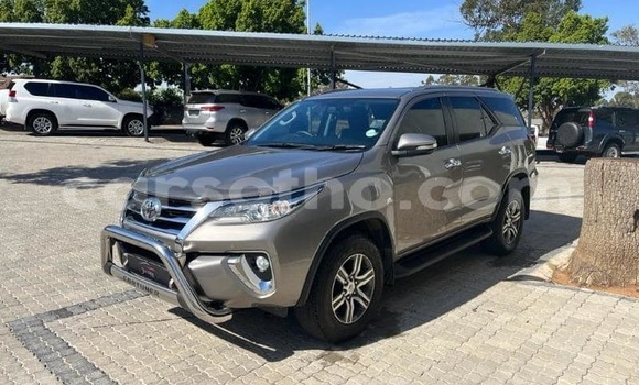 Sayi Na hannu Toyota Fortuner Silver Mota in Hlotse a Leribe Sayi Na hannu Toyota Fortuner Silver Mota in Hlotse a Leribe