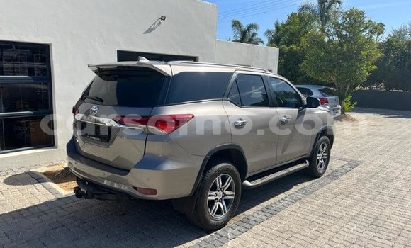 Sayi Na hannu Toyota Fortuner Silver Mota in Hlotse a Leribe Sayi Na hannu Toyota Fortuner Silver Mota in Hlotse a Leribe