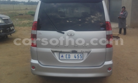 Sayi Imported Toyota Noah Silver Mota in Mafeteng a Mafeteng Sayi Imported Toyota Noah Silver Mota in Mafeteng a Mafeteng
