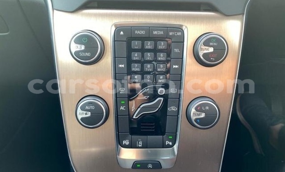 Sayi Na hannu Volvo V40 Cross Country Red Mota in Maseru a Maseru Sayi Na hannu Volvo V40 Cross Country Red Mota in Maseru a Maseru