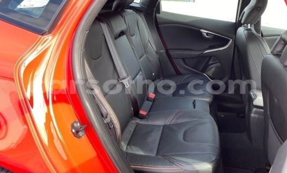 Sayi Na hannu Volvo V40 Cross Country Red Mota in Maseru a Maseru Sayi Na hannu Volvo V40 Cross Country Red Mota in Maseru a Maseru
