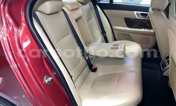 Sayi Na hannu Jaguar XF Beige Mota in Maputsoe a Leribe Sayi Na hannu Jaguar XF Beige Mota in Maputsoe a Leribe