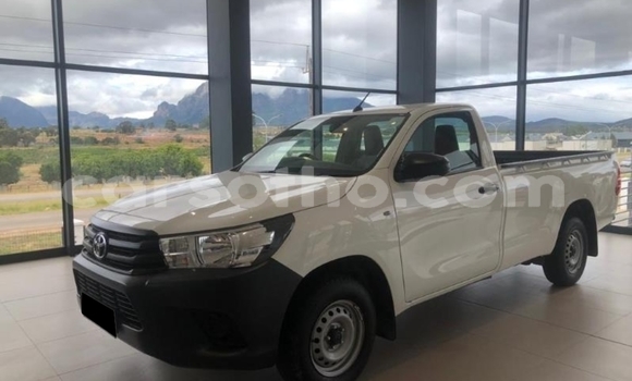 اشتري مستعمل Toyota Hilux White سيارة في Maputsoe في Leribe