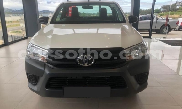 Sayi Na hannu Toyota Hilux White Mota in Maputsoe a Leribe Sayi Na hannu Toyota Hilux White Mota in Maputsoe a Leribe
