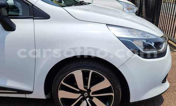 Sayi Na hannu Renault Clio White Mota in Quthing a Butha-Buthe Sayi Na hannu Renault Clio White Mota in Quthing a Butha-Buthe