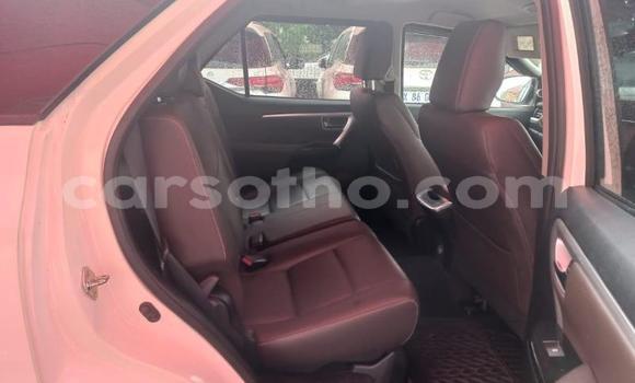 Acheter Occasion Voiture Toyota Fortuner Blanc à Maseru, Maseru Acheter Occasion Voiture Toyota Fortuner Blanc à Maseru, Maseru