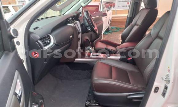 Acheter Occasion Voiture Toyota Fortuner Blanc à Maseru, Maseru Acheter Occasion Voiture Toyota Fortuner Blanc à Maseru, Maseru