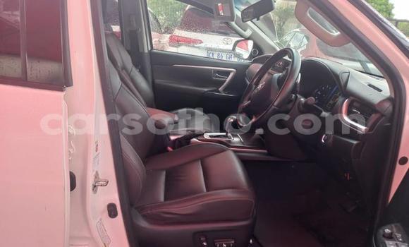 Acheter Occasion Voiture Toyota Fortuner Blanc à Maseru, Maseru Acheter Occasion Voiture Toyota Fortuner Blanc à Maseru, Maseru