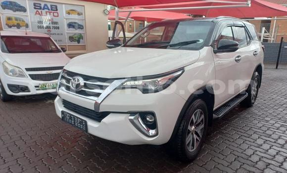 Acheter Occasion Voiture Toyota Fortuner Blanc à Maseru, Maseru Acheter Occasion Voiture Toyota Fortuner Blanc à Maseru, Maseru