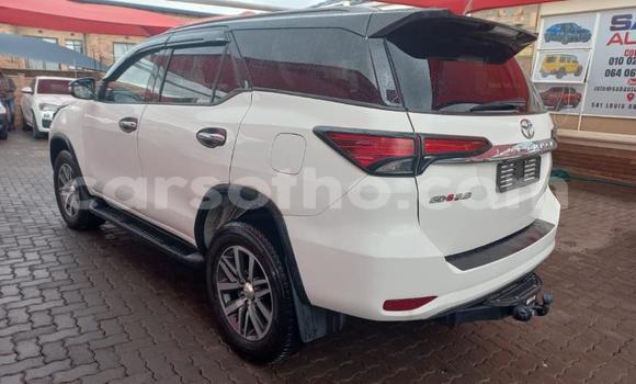 Acheter Occasion Voiture Toyota Fortuner Blanc à Maseru, Maseru Acheter Occasion Voiture Toyota Fortuner Blanc à Maseru, Maseru