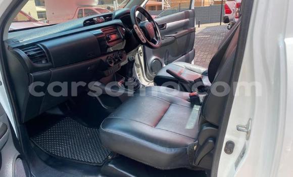 اشتري مستعمل Toyota Hilux White سيارة في Maseru في Maseru اشتري مستعمل Toyota Hilux White سيارة في Maseru في Maseru