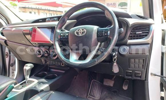 اشتري مستعمل Toyota Hilux White سيارة في Maseru في Maseru اشتري مستعمل Toyota Hilux White سيارة في Maseru في Maseru