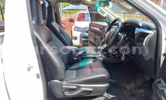 اشتري مستعمل Toyota Hilux White سيارة في Maseru في Maseru اشتري مستعمل Toyota Hilux White سيارة في Maseru في Maseru