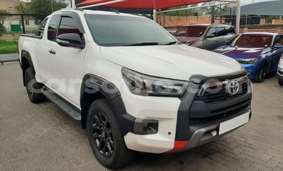 Buy Used Toyota Hilux White Car in Maseru in Maseru