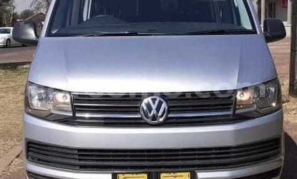 اشتري مستعمل Volkswagen Caravelle Silver سيارة في Butha–Buthe في Thaba-Tseka