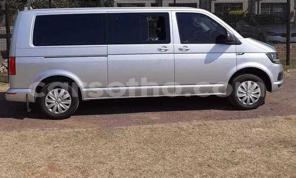Acheter Occasion Voiture Volkswagen Caravelle Gris à Butha–Buthe, Thaba-Tseka Acheter Occasion Voiture Volkswagen Caravelle Gris à Butha–Buthe, Thaba-Tseka